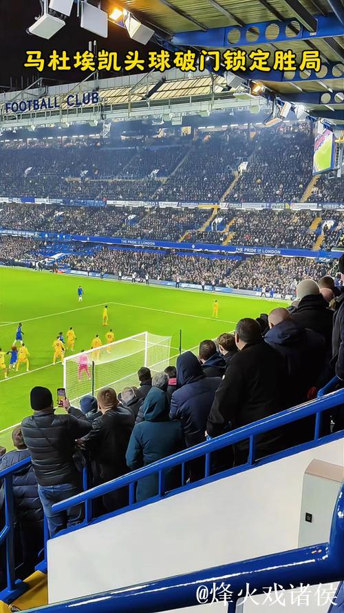 打进精彩世界波+头球破门，马杜埃凯当选欧冠本