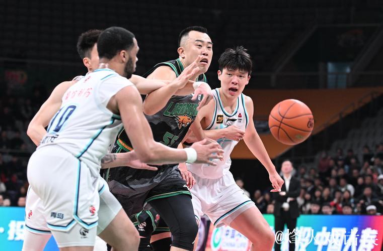 韩德君准绝杀辽宁1分险胜广州 广厦大胜四川 韩德君准绝杀辽宁1分险胜广州 广厦大胜四川