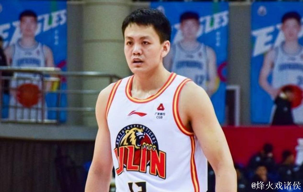 姜宇星转会辽篮后有望成巨星,他首发表现抢眼,效率和防守俱佳,未来潜力巨大 姜宇星转会辽篮后有望成巨星,他首发表现抢眼,效率和防守俱佳,未来潜力巨大